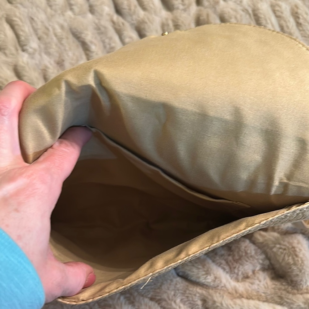 Chic Tan Woven Crossbody Bag - Picture 2 of 4